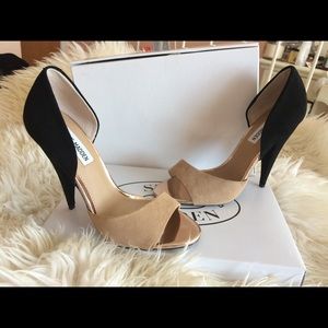 Steve Madden Delacaci Black & Beige Cone Heels S7
