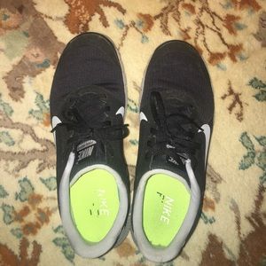 black and grey nike free 4.0 v3