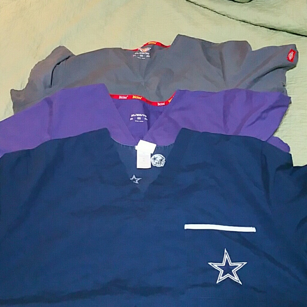 **GONE TO CHARITY**😷🤕Scrubs , 3 TOPS, XL