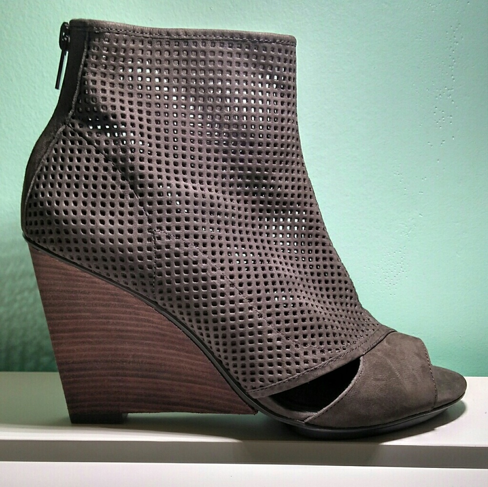 NEW !!!! PELLE MODA  LEATHER Ankle BOOTS