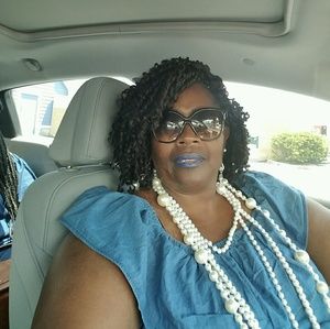 Meet your Posher, Traci