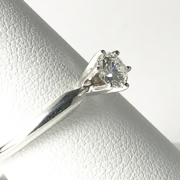 14K White Gold 1ct Real Diamond Right Hand Ring Beautiful real diamond ring in 14K white gold