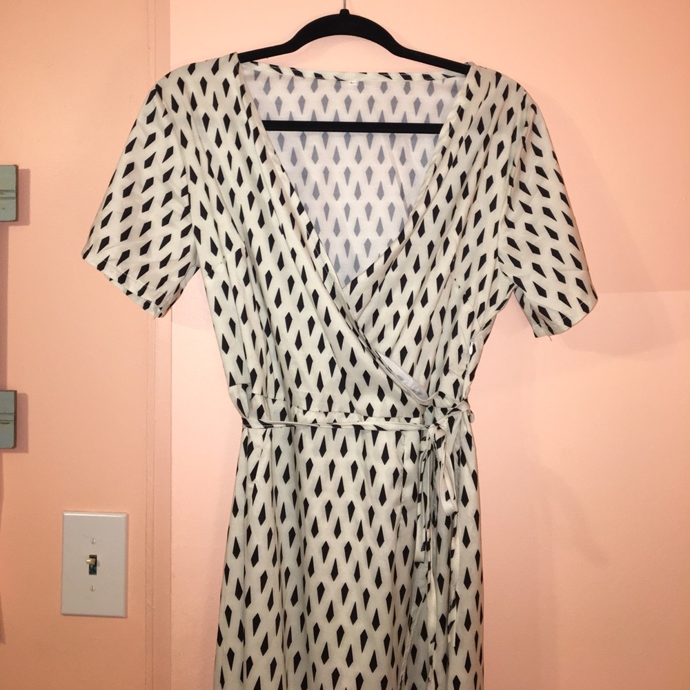Patterned wrap dress