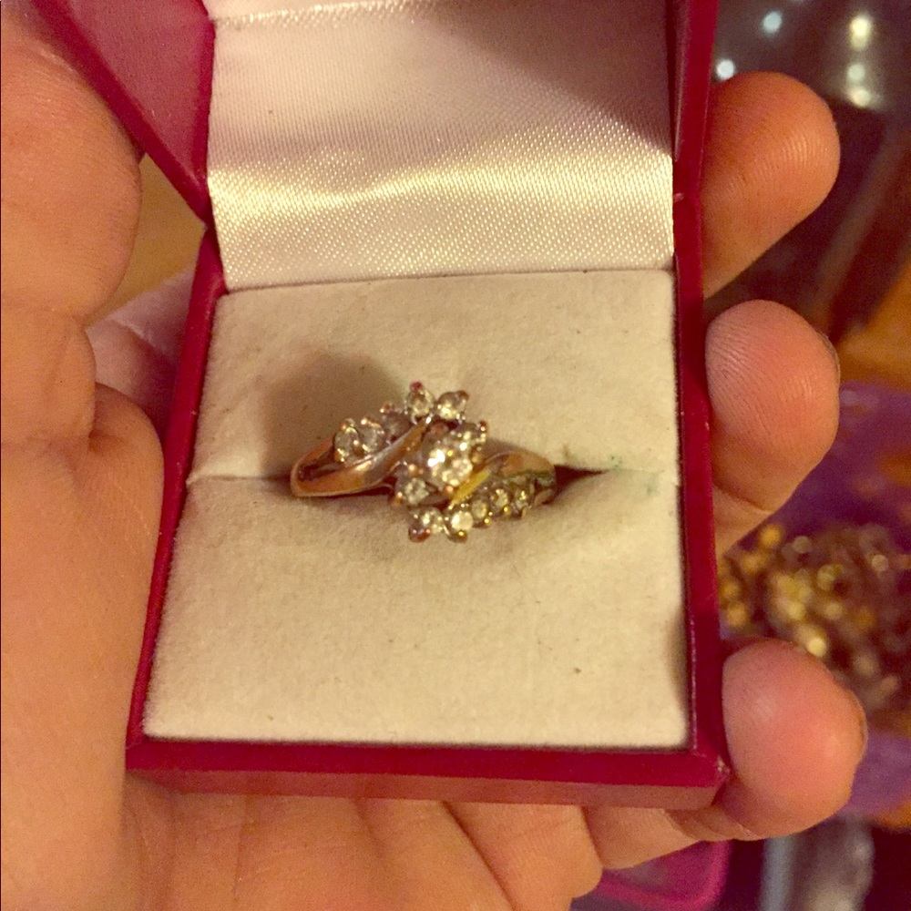 Size 6  beautiful gold ring unique Lab Diamonds