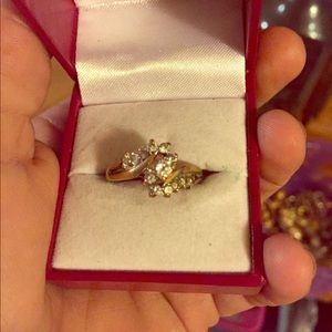 Size 6  beautiful gold ring unique Lab Diamonds