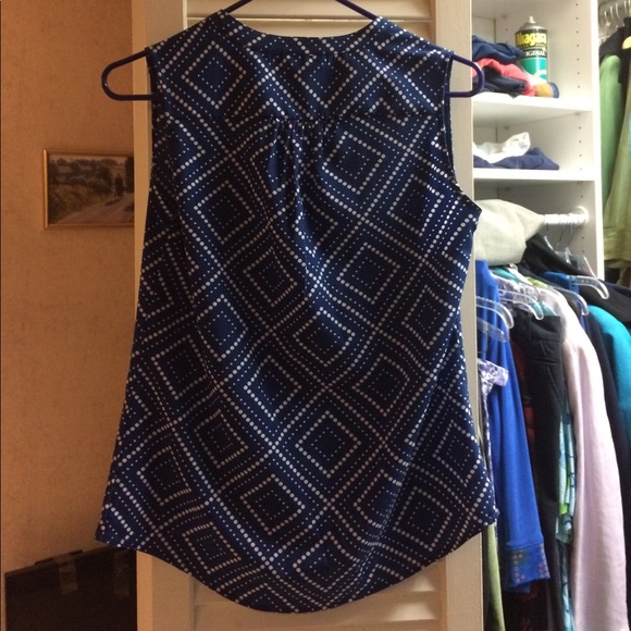 NEW YORK & COMPANY Cute Blue Top - Picture 3 of 4