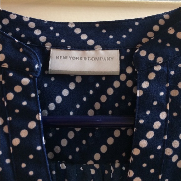 NEW YORK & COMPANY Cute Blue Top - Picture 4 of 4