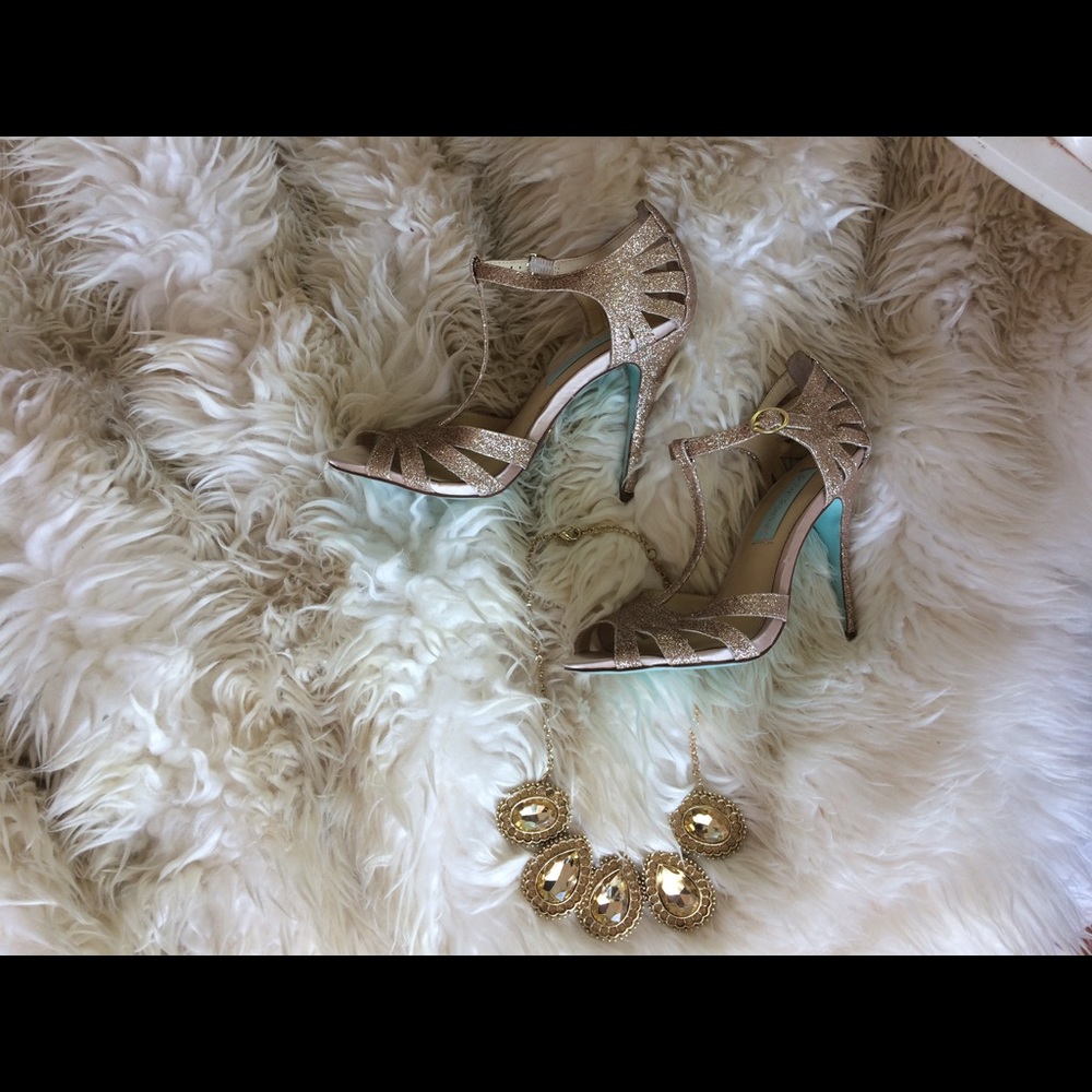 Blue by Betsey Johnson Tee Evening Sandals Size 5