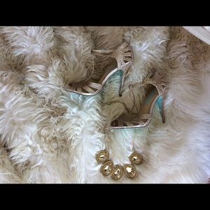 Blue by Betsey Johnson Tee Evening Sandals Size 5