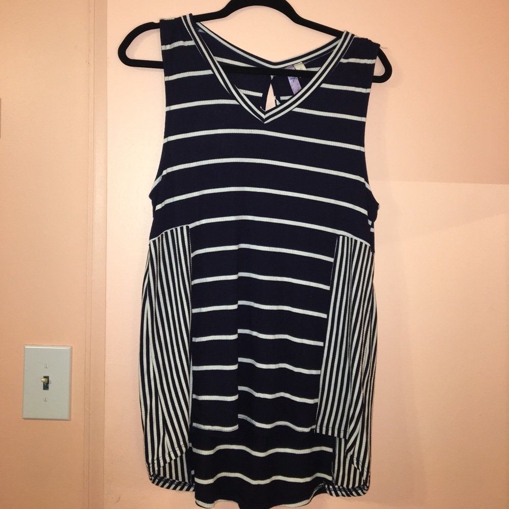 Striped sleeveless tee