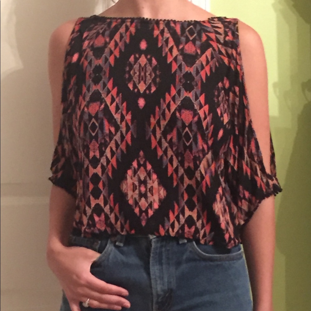 Aztec black/coral crop top