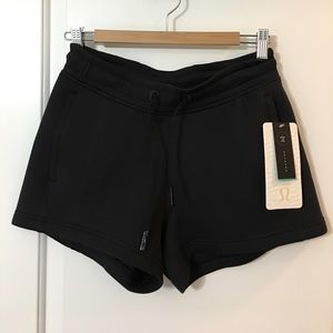 Lululemon Athletica NTS shorts black NWT size 6