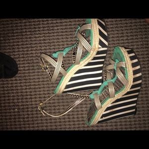 Jessie Simpson wedges