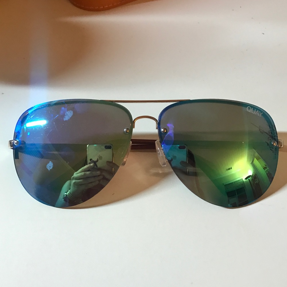 quay and Amanda Steele blue muse suglasses