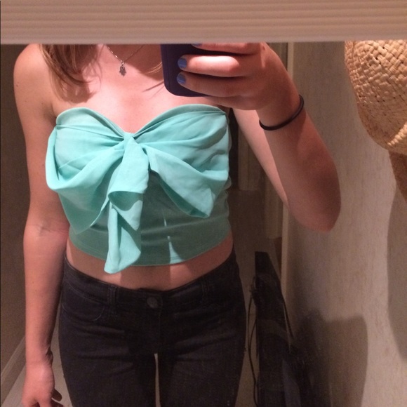 CHARLOTTE RUSSE BLUE CROP TOP - Picture 2 of 4