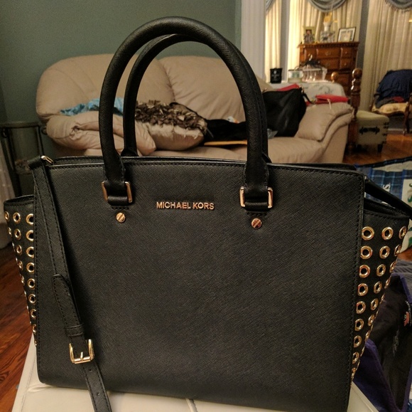 Michael Kors Handbags - Michael Kors Large Selma Grommet