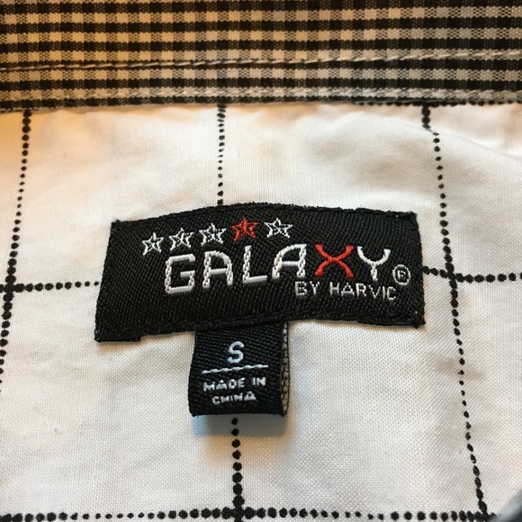 Patterned Button-Up Shirt - Picture 5 of 6