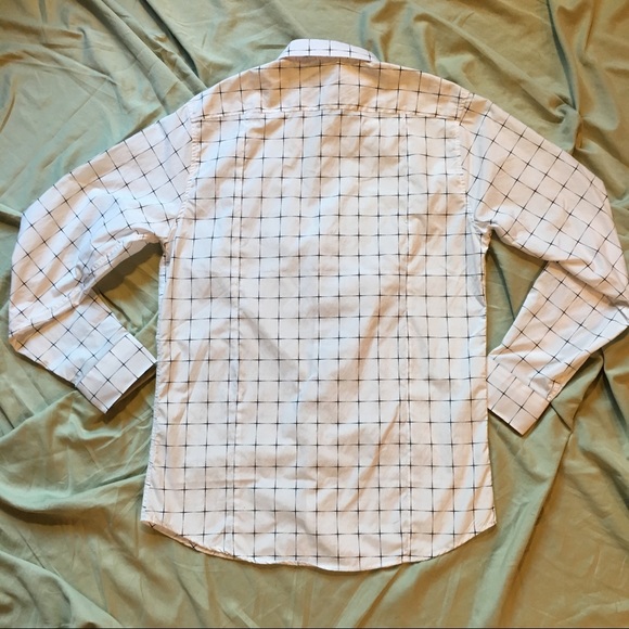 Patterned Button-Up Shirt - Picture 6 of 6