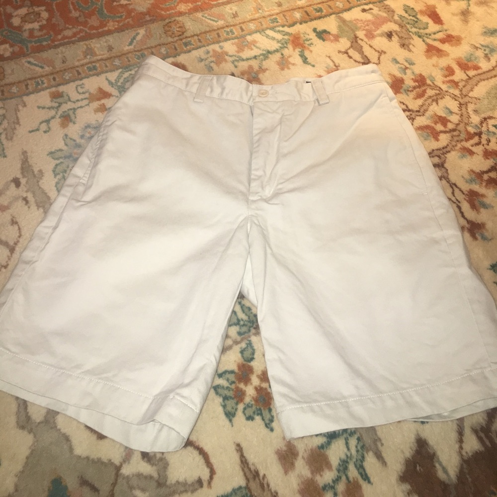 white vineyards shorts