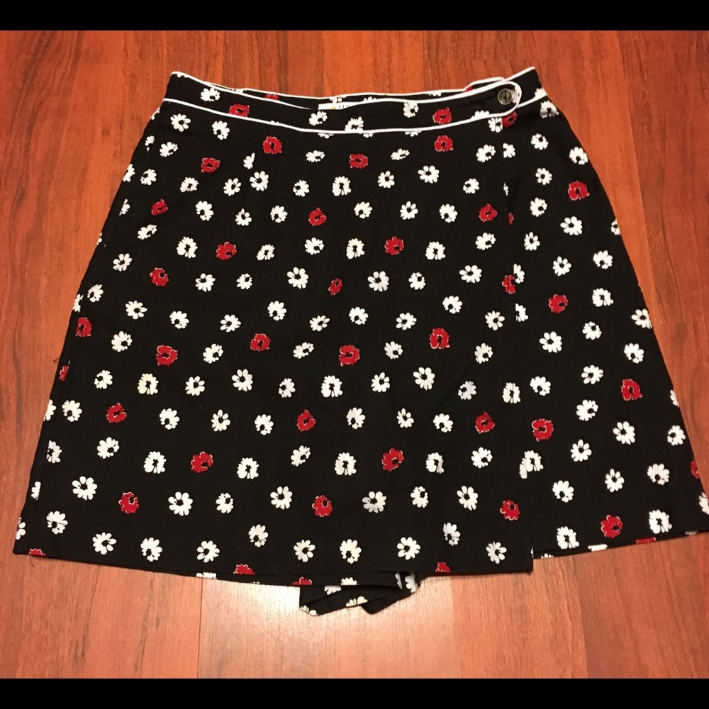 Liz Golf Shorts S12 Black with Red & White Flowers