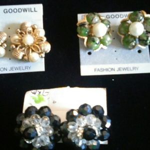 $$ SOLD $$ EUC Vintage  3 Pair Floral Clip on Beaded Earrings Bundle