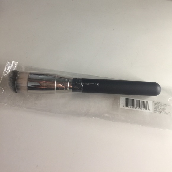Brand new MAC SYNTHETIC BRUSH $31 !! SOLD! Sold! - Picture 1 of 5