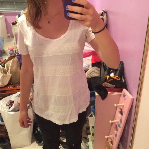 OLD NAVY WHITE TOP WITH LACE - Picture 2 of 3