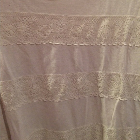 OLD NAVY WHITE TOP WITH LACE - Picture 3 of 3