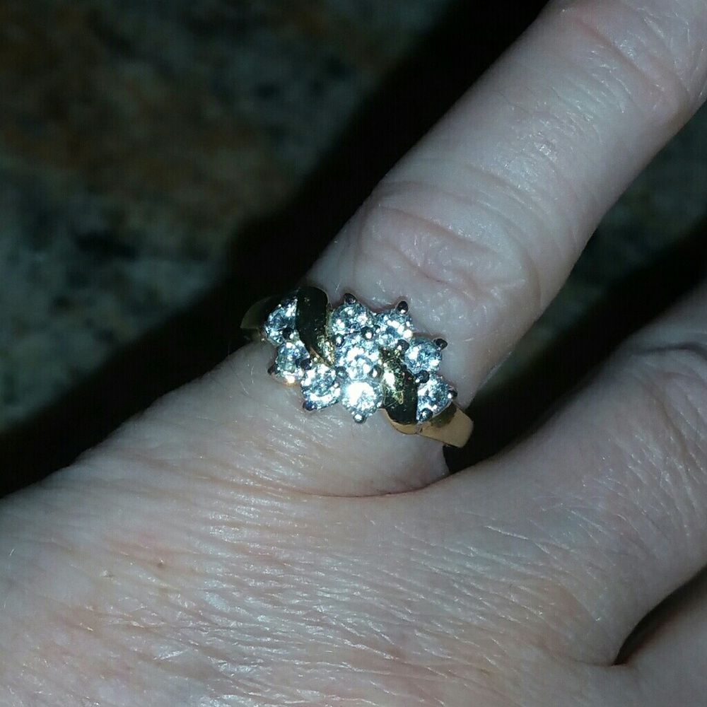 Pretty Simulated Diamond Ring sz 5