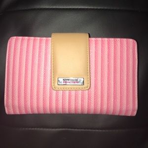Women's wallet.