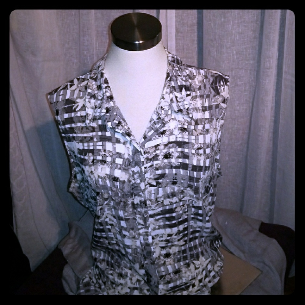 Button down back slit top - Picture 2 of 7