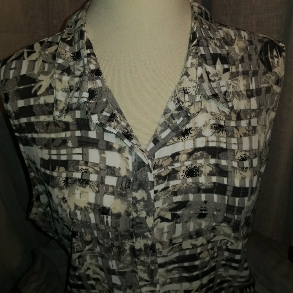 Button down back slit top - Picture 4 of 7