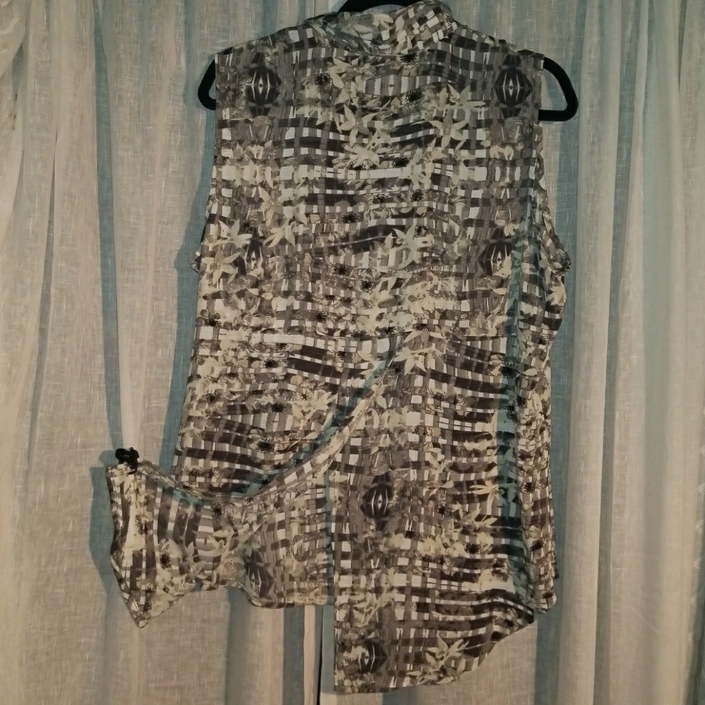 Button down back slit top - Picture 5 of 7