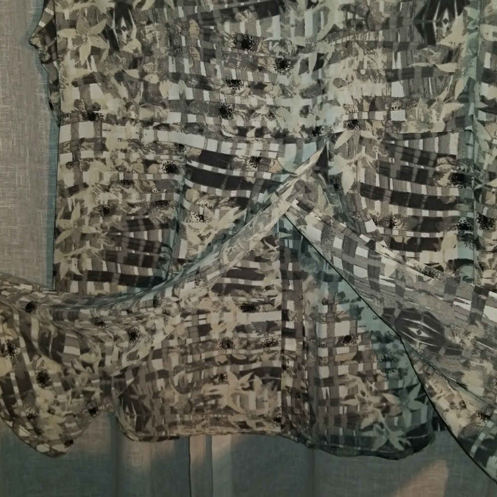 Button down back slit top - Picture 6 of 7