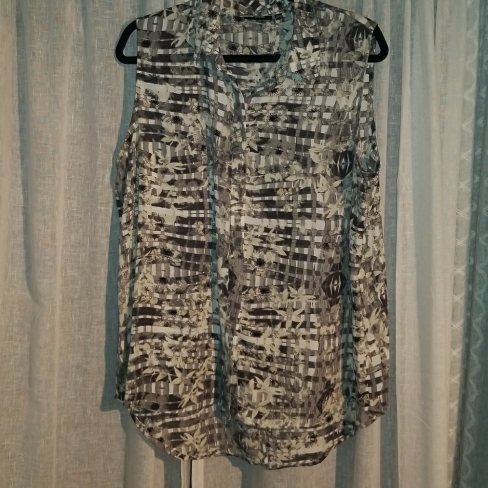 Button down back slit top - Picture 7 of 7