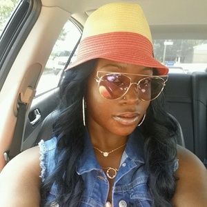 Meet your Posher, Latoya