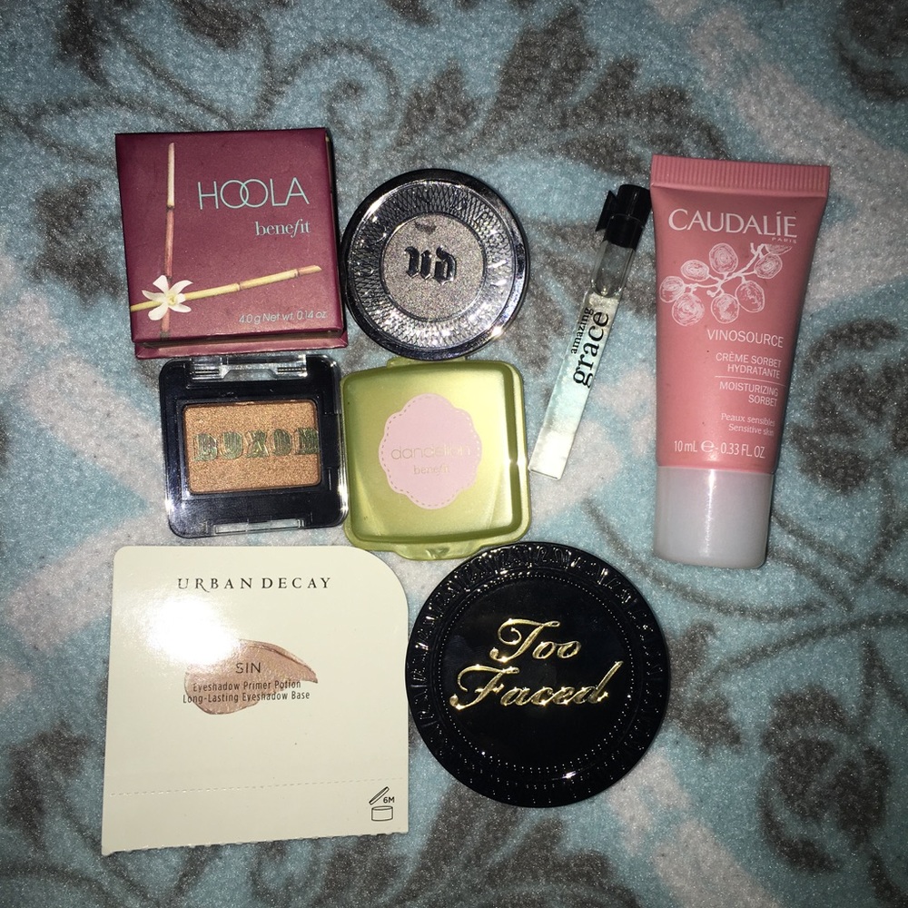 Bundle of makeup 🌊