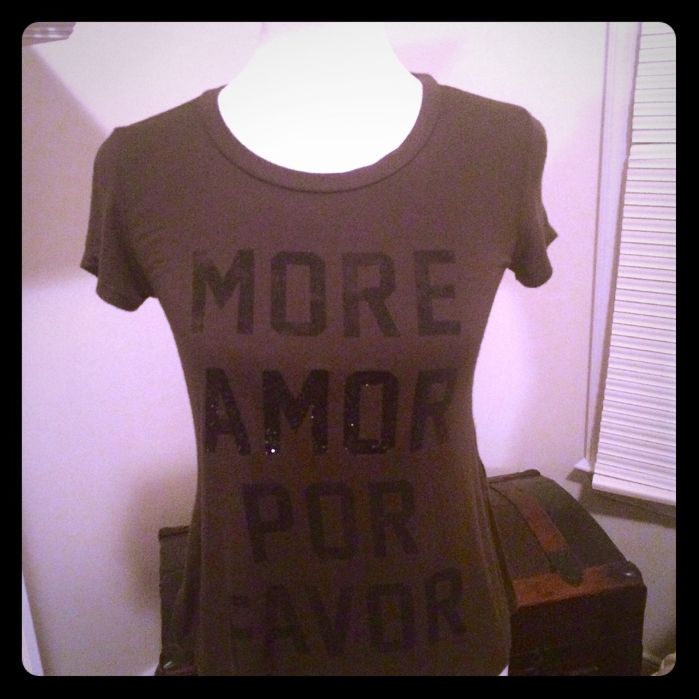 Olive fitted tshirt "More Amore Por Favor"
