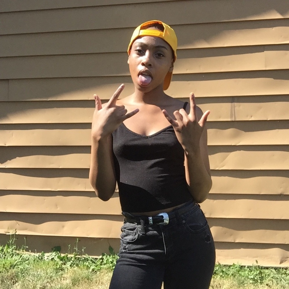 Meet your Posher, Johnae