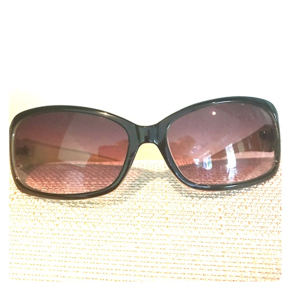 Accessories - Flower Sunglasses with Peridot Rhinestone on side