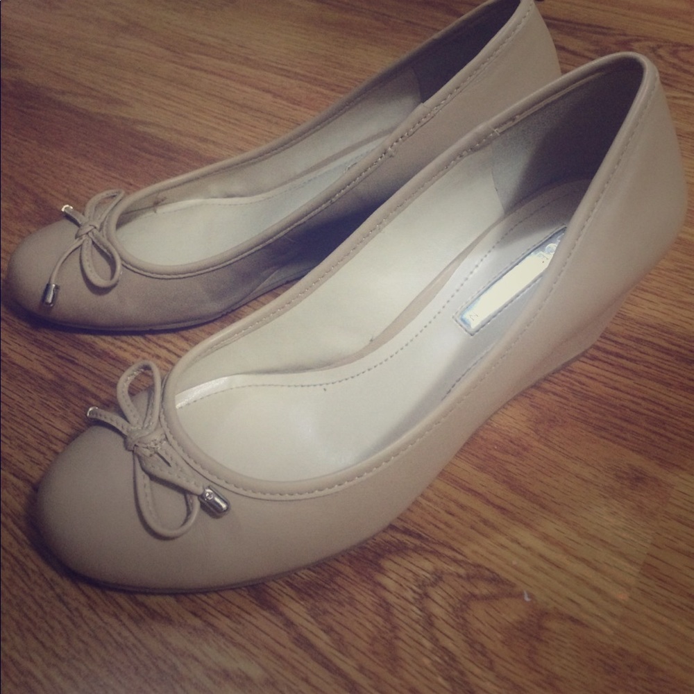 BCBG Wedges (Taupe/Tan/Natural)