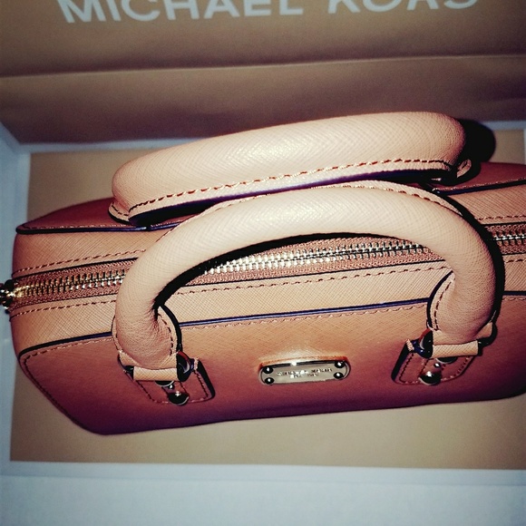 💥 2X HP💥 Michael Kors saffiano  acorn satchel - Picture 3 of 6