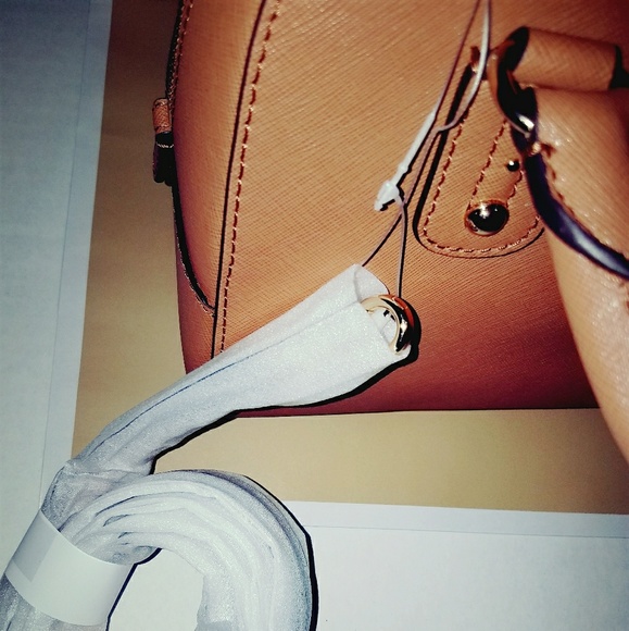 💥 2X HP💥 Michael Kors saffiano  acorn satchel - Picture 4 of 6