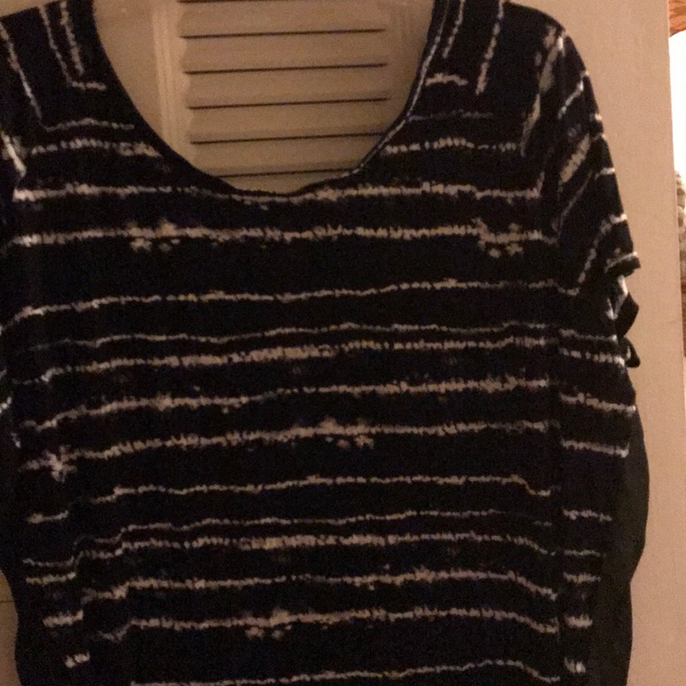 Beautiful "Express" Black & White top