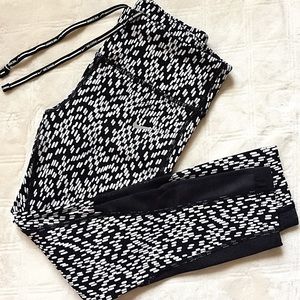 Nike Epic Lux Printed Black and White Crop w/ Mesh