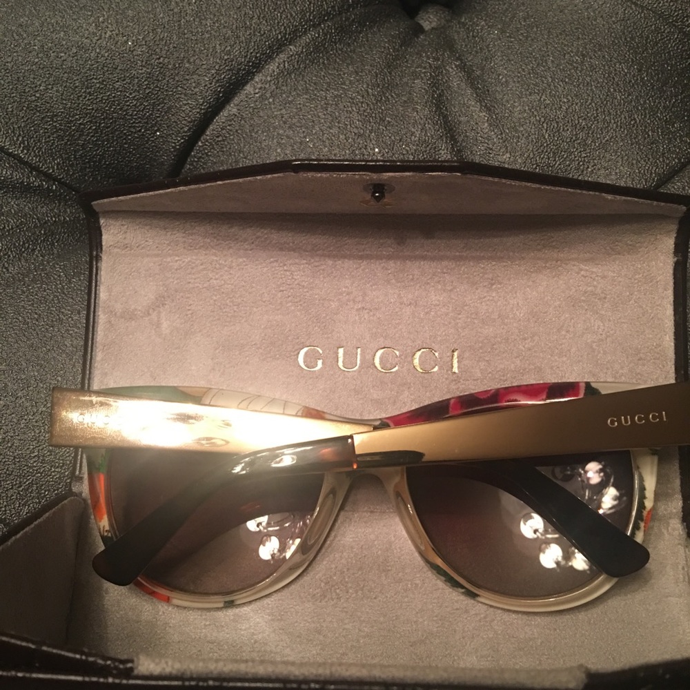 Gucci Flora sunglasses 😎 - Picture 7 of 8