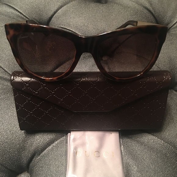 Gucci Flora sunglasses 😎 - Picture 2 of 8