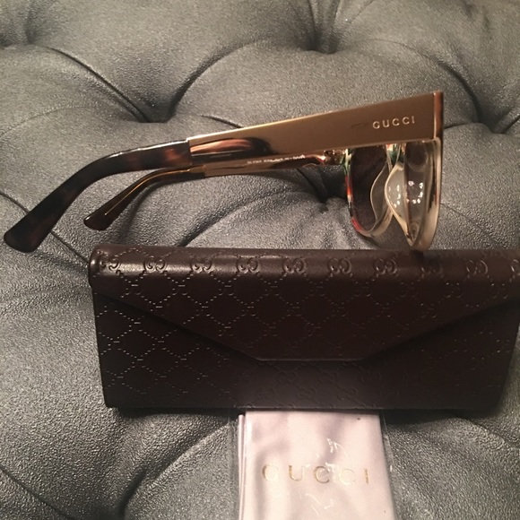 Gucci Flora sunglasses 😎 - Picture 3 of 8
