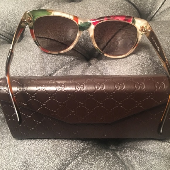 Gucci Flora sunglasses 😎 - Picture 4 of 8