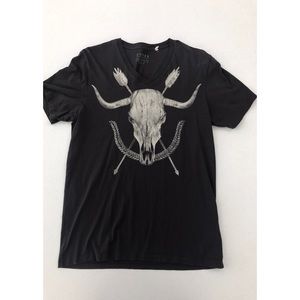 Guess graphic v-neck t-shirt. Skull. Size small.